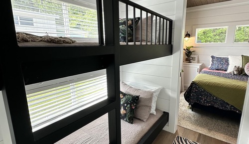 1 Bed/ 1 Bath Bunkhouse w/ Loft -Pet Friendly, Sleeps 6