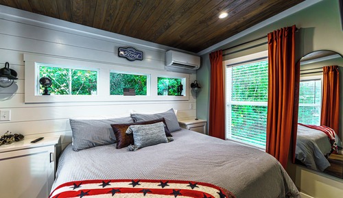 1 Bed/ 1 Bath Bunkhouse w/ Loft -Pet Friendly, Sleeps 6