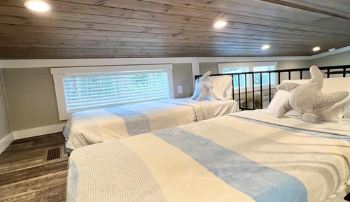 2 Bed/ 1 Bath w/ Loft - Pet Friendly, Sleeps 6