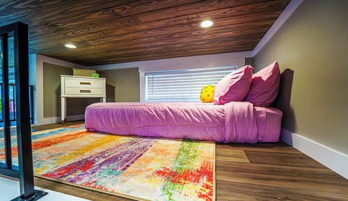 1 Bed/1 Bath Bunkhouse w/ Loft + Pet Pad, Sleeps 6