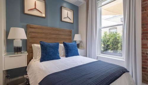 Signature Studio, 1 Queen Bed, Kitchen, Courtyard View