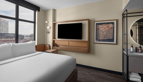 Room, 1 King Bed (Roll-In Shower)