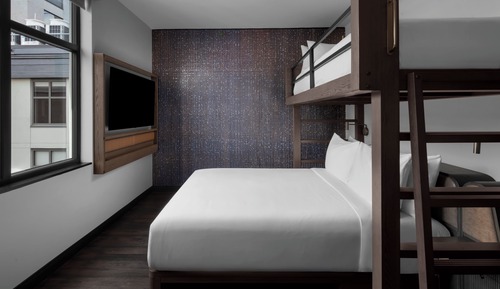 Room (Twin Over Queen, Roll-In Shower)