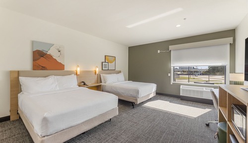 Room, 2 Queen Beds, Accessible, Bathtub (Mobility & Hearing)