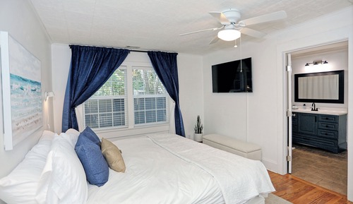 Bungalow, Patio, Courtyard View
