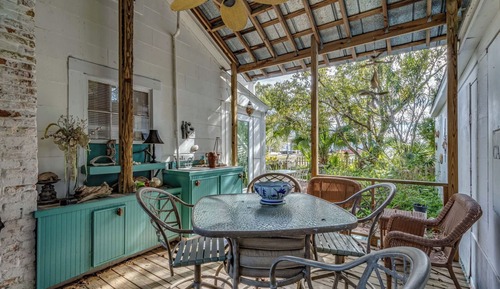 Suite, Courtyard View