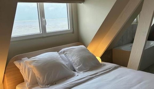 Suite, Sea View