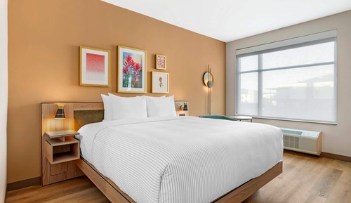 Room, 1 King Bed, Hearing Accessible, Non Smoking