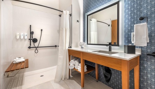 Room, 2 Queen Beds, Roll-in Shower, Non Smoking
