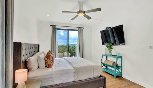 House, Multiple Beds, Pool Access, Pool View (18407 Lakeland Dr.)