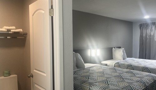 Deluxe Room, 2 Queen Beds, Non Smoking, Refrigerator & Microwave
