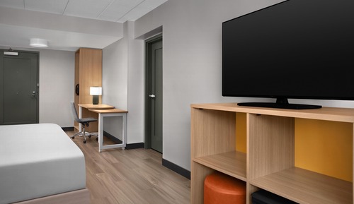 Room, 1 King Bed, Accessible, Bathtub (Mobility & Hearing)