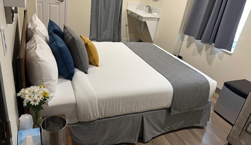 Deluxe Single Room, 1 Queen Bed