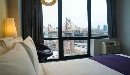 Deluxe Room, 1 Queen Bed, City View