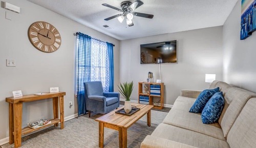 House, Multiple Beds, Patio, Garden View (Cedar Ave Escape)