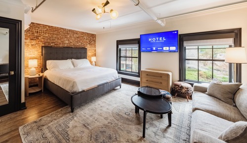 King Suite - College Ave View