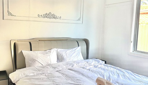 Basic Room, 1 King Bed