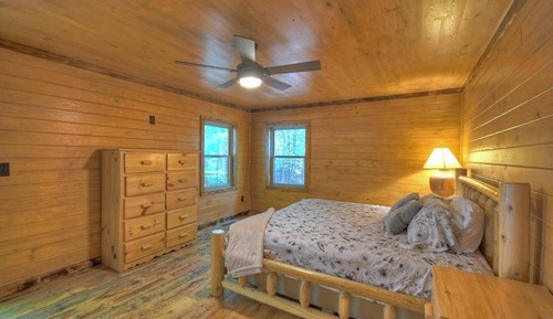 Modern Blue Ridge Cabin with Private Hot Tub