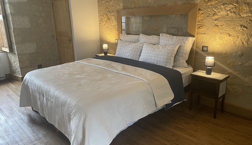 Comfort Studio Suite, 1 King Bed with Sofa bed, Kitchen, Courtyard View