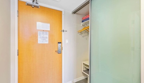 Deluxe Studio, 1 King Bed, Balcony