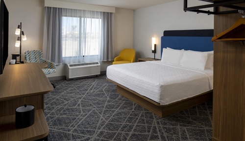 Room, 1 King Bed, Refrigerator & Microwave