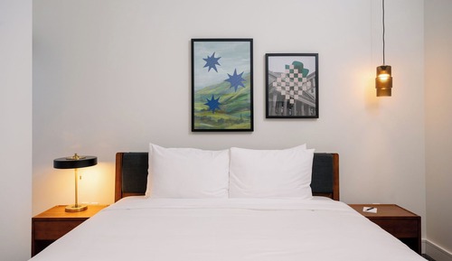 Signature Suite, 1 King Bed with Sofa bed, Roll-in Shower
