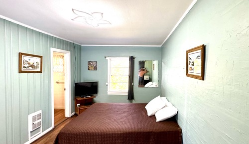 Economy Room, 1 Queen Bed