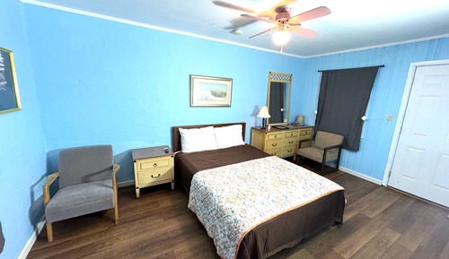 Economy Room, 1 Queen Bed