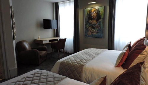 Double or Twin Room, City View (LOUISE)