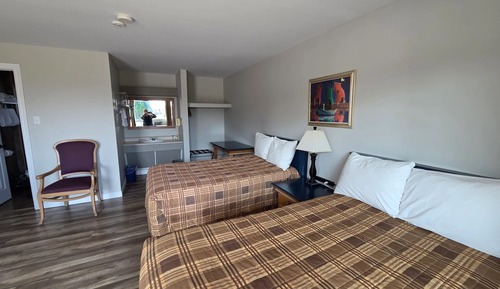 Standard Double Room, 2 Queen Beds, Garden View