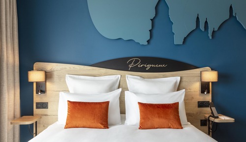 Standard Studio, 1 Queen Bed, Non Smoking, Kitchenette