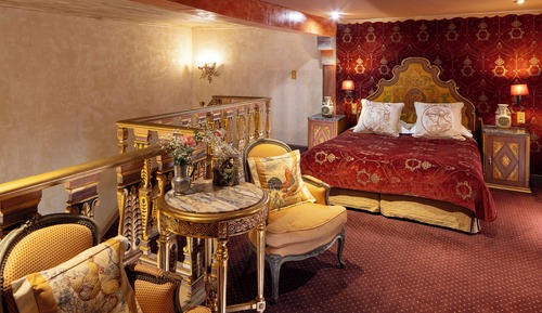 Grand Room, Multiple Beds
