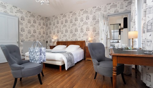 Double Room (Merisier)