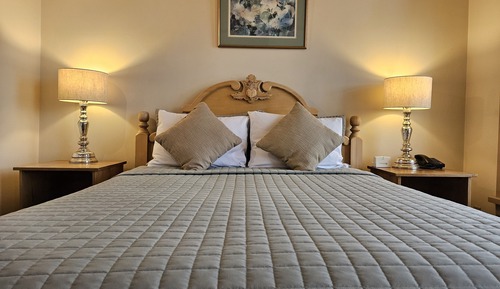 Single Room, 1 Queen Bed, Partial Sea View