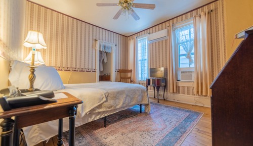 Triple Room, Private Bathroom (Miners Suite)