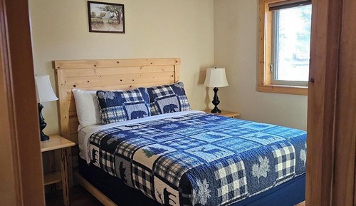 Family Cabin, 2 Bedrooms, Hot Tub, River View