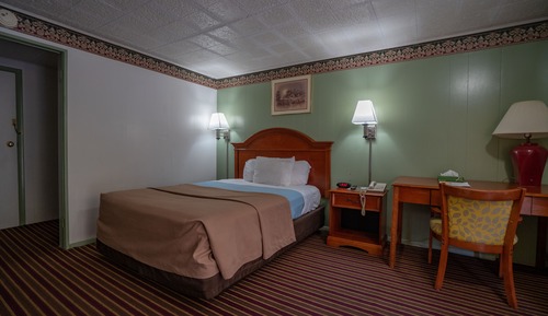 Standard Room, 1 Queen Bed