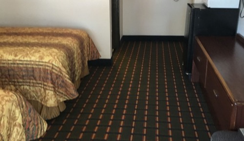 2 Double Beds (Smoking)