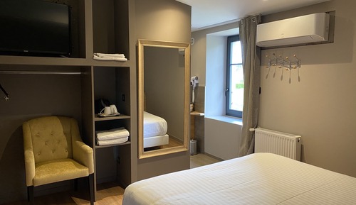 Economy Single Room, 1 Queen Bed