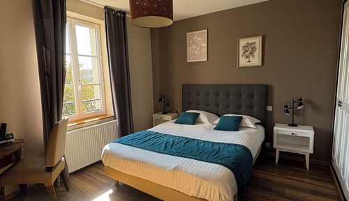 Family Room, 2 Bedrooms