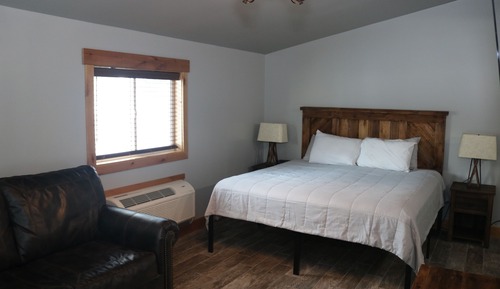 Comfort Studio, 1 King Bed, Patio, Corner