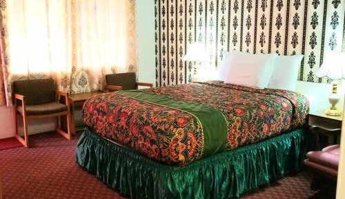 Standard Room, 1 Queen Bed