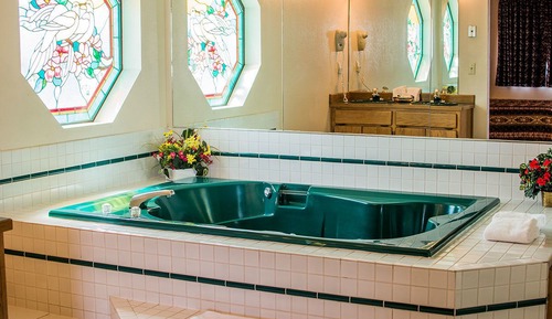 Suite, 1 King Bed, Jetted Tub