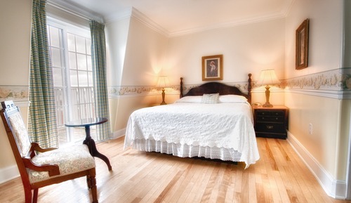 Room, 1 Queen Bed, Balcony, Lake View