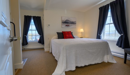 Room, 1 Queen Bed, Partial Sea View