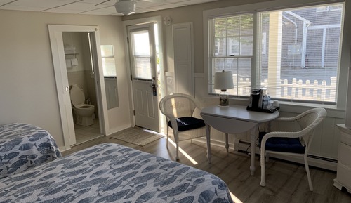 Traditional Double or Twin Room, Private Bathroom, Partial Sea View (Oyster Harbor-1st Floor)