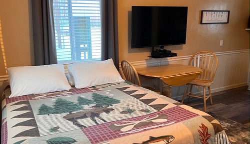 Traditional Cabin, 2 Queen Beds, Kitchenette