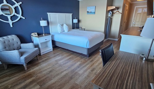 Queen Riverview in Sunset Harbor, Accessible