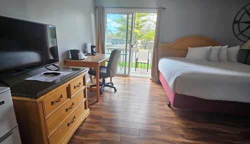 1 King with Creek View Deck