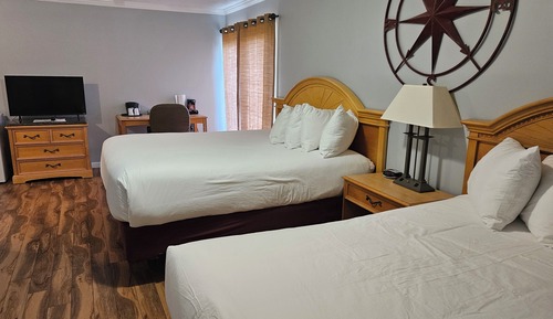 2 Double Beds with Creek View Deck